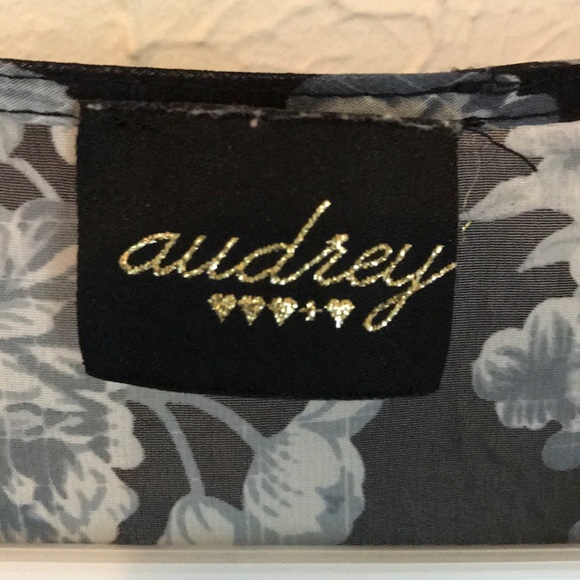 Black and White Plunging Floral Romper - Picture 3 of 5